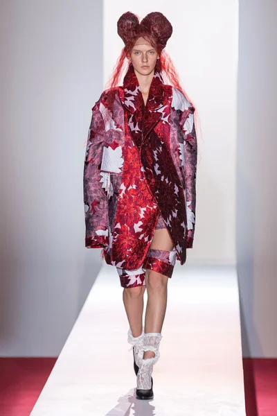 Look 19